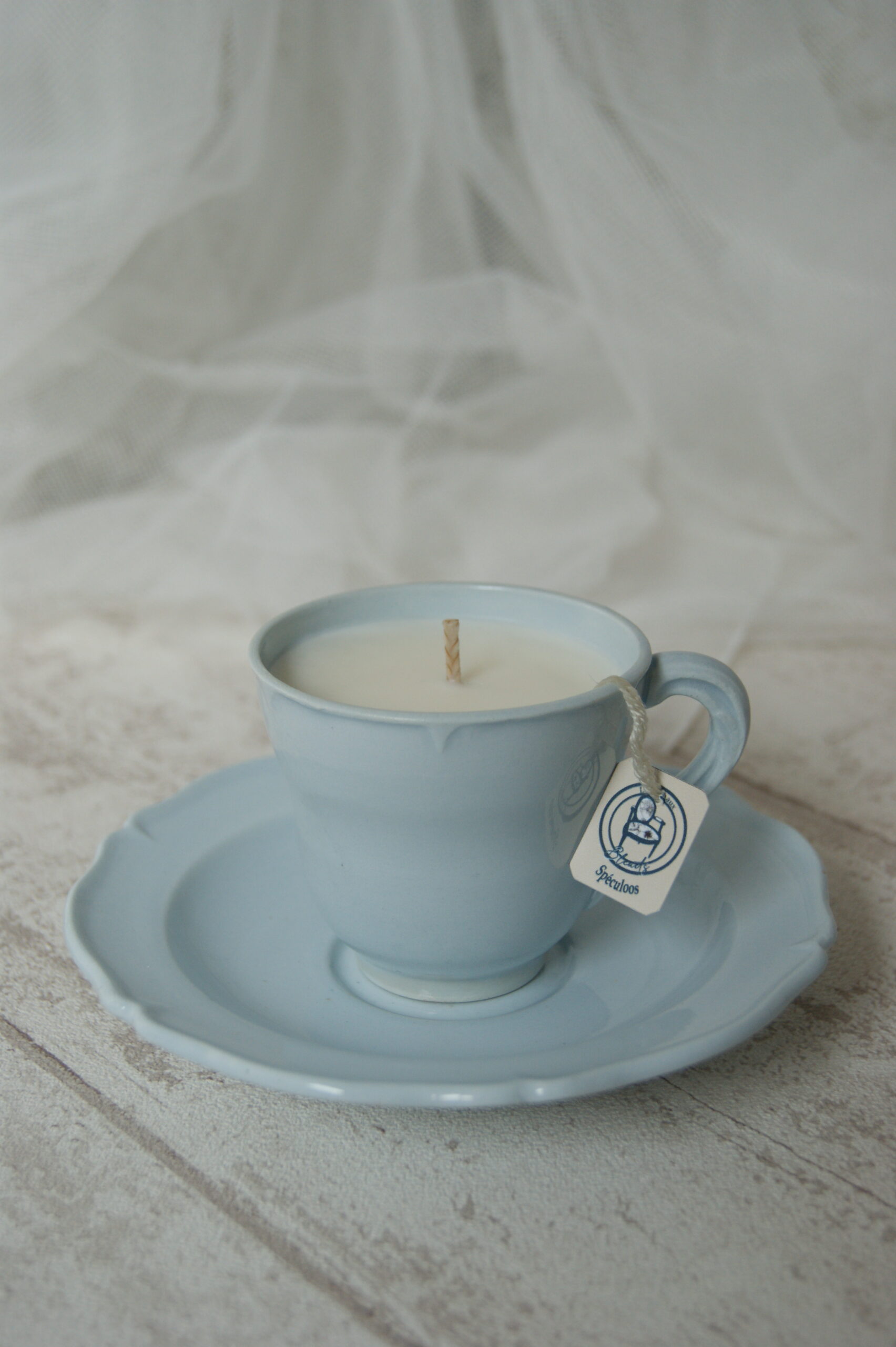 bougie spéculoos • bougie parfumée gourmande • bougie artisanale • bougie parfum biscuit • bougie tasse vintage • bougie seconde main • bougie décorative • bougie upcyclée • bougie senteur biscuit