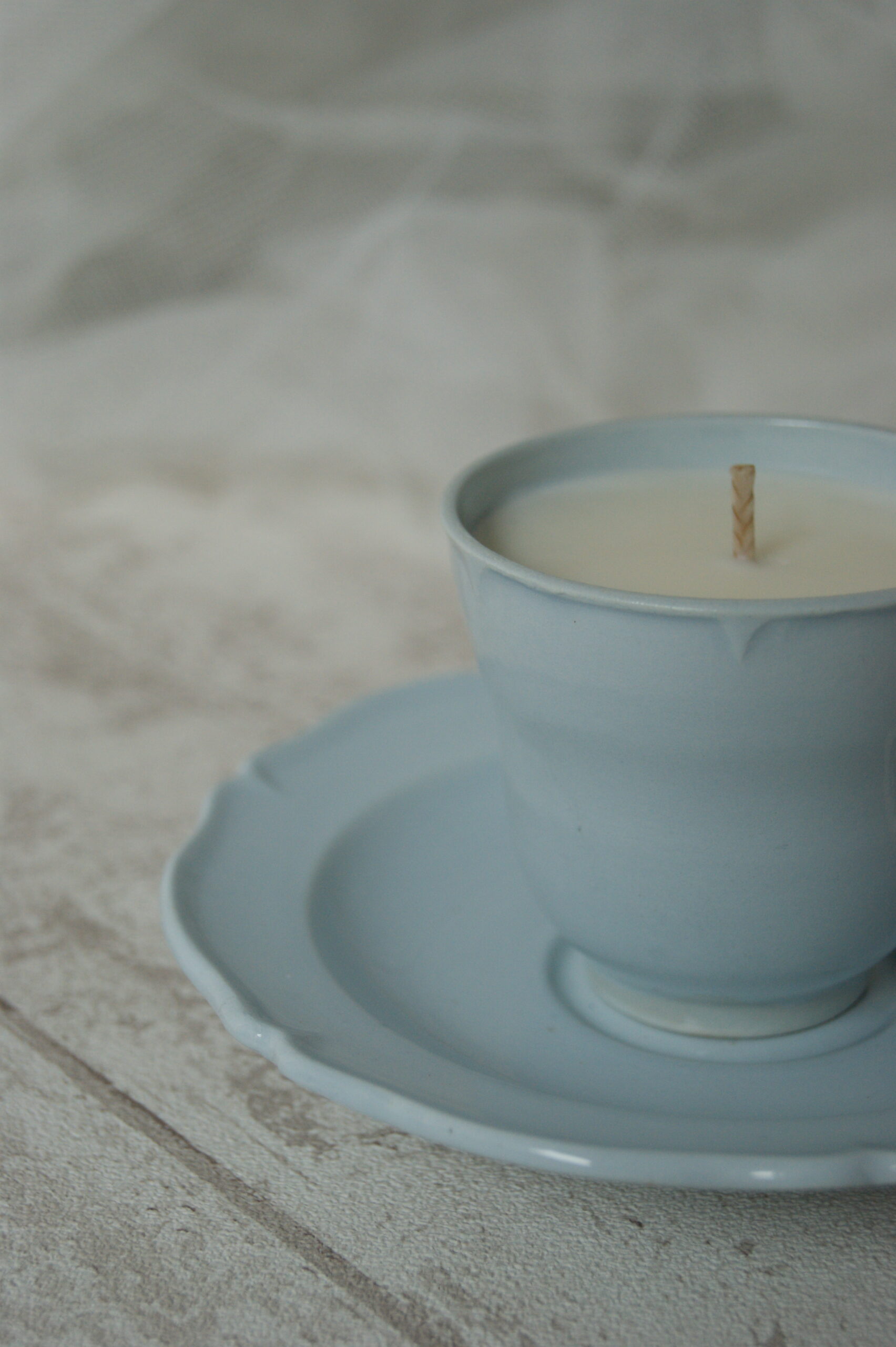 bougie spéculoos • bougie parfumée gourmande • bougie artisanale • bougie parfum biscuit • bougie tasse vintage • bougie seconde main • bougie décorative • bougie upcyclée • bougie senteur biscuit