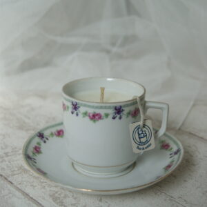 bougie senteur fleur de cerisier dans tasse ancienne fait en france a la main cire de soja