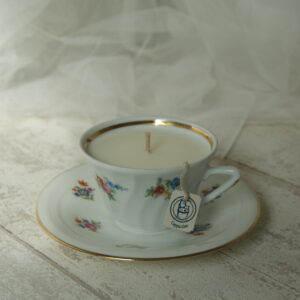bougie senteur cappuccino dans tasse ancienne de seconde maisn fait en france cire de soja