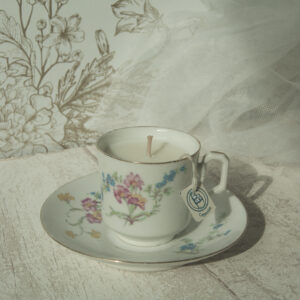 bougie cappuccino dans tasse ancienne de seconde main fait en france cire de soja