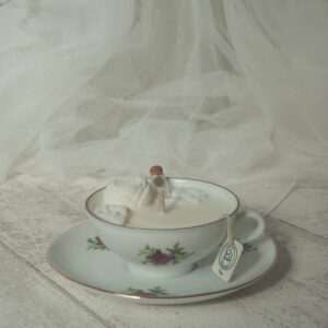 bougie senteur peche dans tasse ancienne fait main en france cire de soja