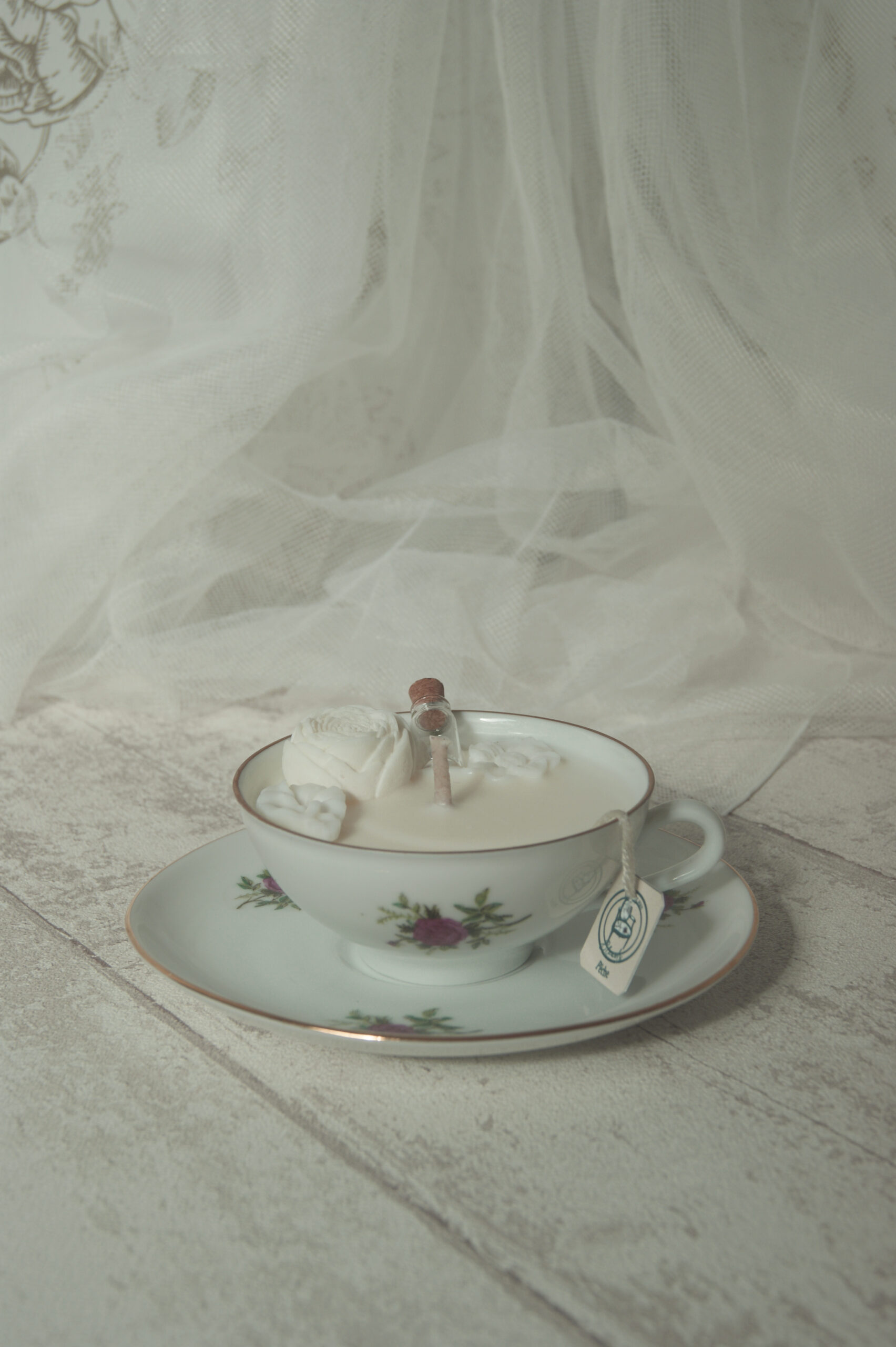 bougie senteur peche dans tasse ancienne fait main en france cire de soja