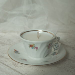 bougie senteur peche dans tasse ancienne fait main en france cire de soja